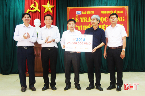 50 suất học bổng đến với học sinh miền núi Vũ Quang