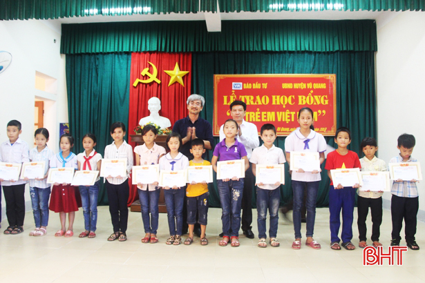 50 suất học bổng đến với học sinh miền núi Vũ Quang