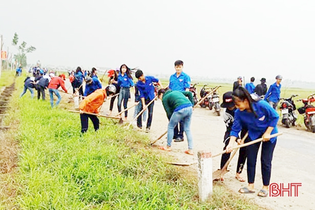Hơn 800 ĐVTN Can Lộc tham gia xây dựng nông thôn mới