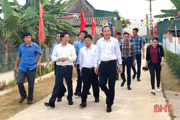 Phó Chủ tịch UBND tỉnh Đặng Ngọc Sơn kiểm tra nông thôn mới xã Thạch Ngọc