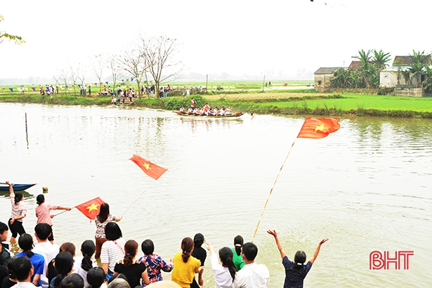 Sôi nổi lễ hội đua thuyền truyền thống Trung Lương