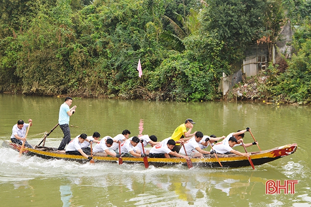 Sôi nổi lễ hội đua thuyền truyền thống Trung Lương