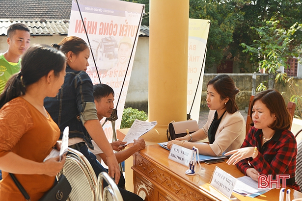 Hơn 20 doanh nghiệp tham gia tuyển dụng việc làm tại Hương Khê