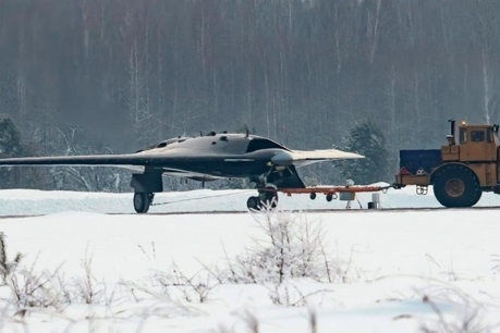 Hé lộ hình ảnh máy bay cường kích không người lái bí mật của Nga