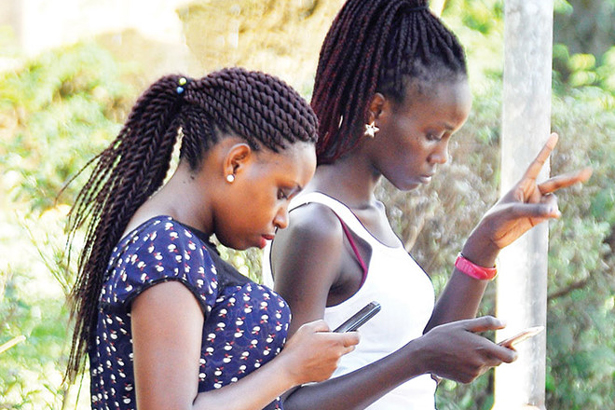 Bị thu phí dùng Facebook, 5 triệu người Uganda bỏ Internet
