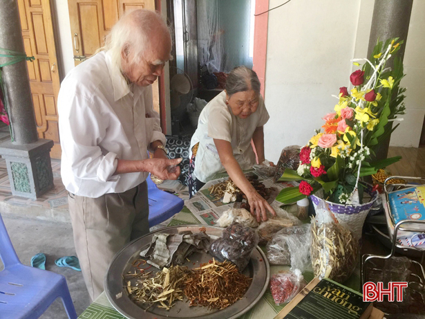 Cựu giáo chức 86 tuổi ở Hà Tĩnh dùng thơ ca để... chữa bệnh