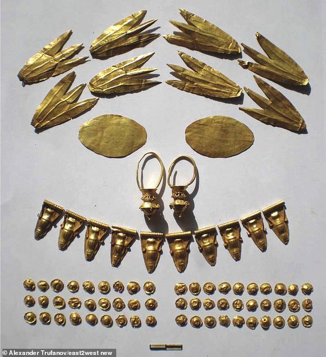 Tìm thấy hàng trăm trang sức bằng vàng trong ngôi mộ công chúa thời cổ đại