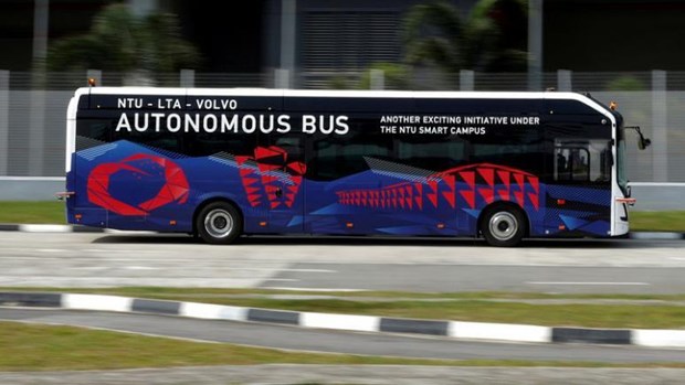 Singapore ra mắt xe buýt điện không người lái đầu tiên trên thế giới