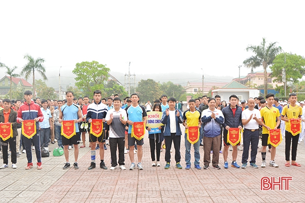 Hấp dẫn Giải Bóng chuyền thanh niên thị xã Hồng Lĩnh