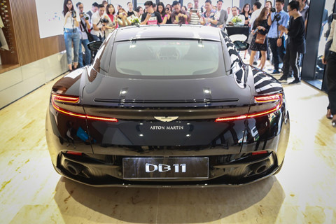 Siêu xe Aston Martin DB11 vừa ra mắt tại VN, giá 15,7 tỷ đồng