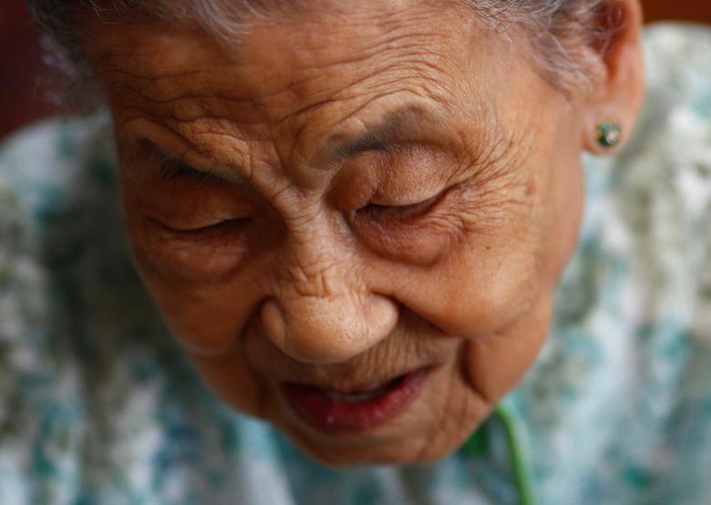 Cụ bà 90 tuổi điều hành tiệm mì bán ít nhất 200 bát mỗi ngày ở Singapore