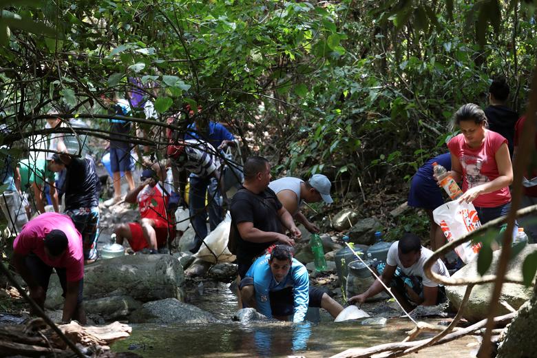 Người dân Venezuela khốn khổ vì thiếu nước sạch sinh hoạt