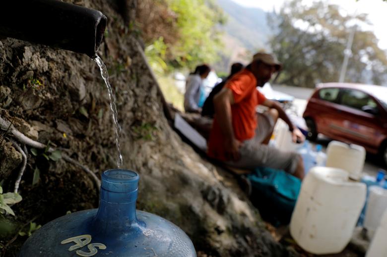 Người dân Venezuela khốn khổ vì thiếu nước sạch sinh hoạt