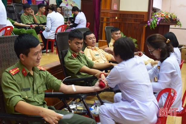 Chiến sỹ Công an Hà Tĩnh luôn sẵn lòng hiến máu cứu người