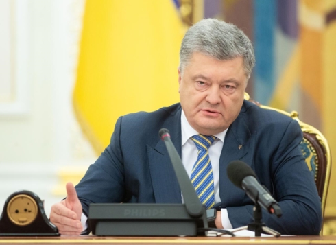 Thế giới ngày qua: Tổng thống Ukraine ký sắc lệnh trừng phạt Nga