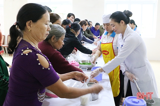 Các cơ sở y tế Hà Tĩnh tổ chức nhiều hoạt động công tác xã hội