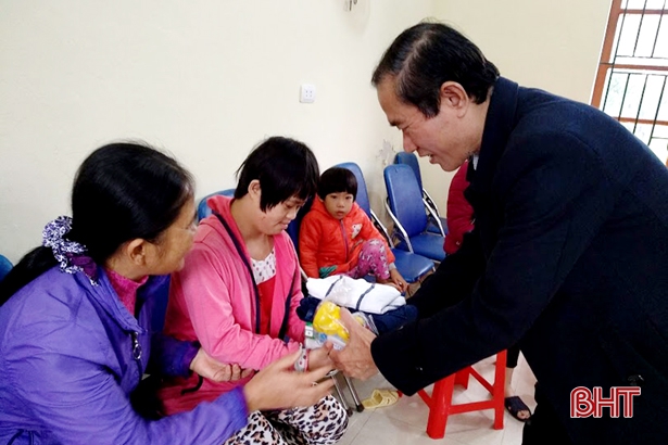 Các cơ sở y tế Hà Tĩnh tổ chức nhiều hoạt động công tác xã hội