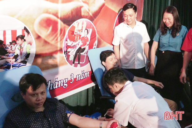 Hơn 600 cán bộ, giáo viên ngành giáo dục Đức Thọ tình nguyện hiến máu