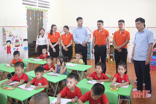 Ngân hàng MSB trao tặng 250 triệu đồng cho Trường Mầm non Thạch Ngọc