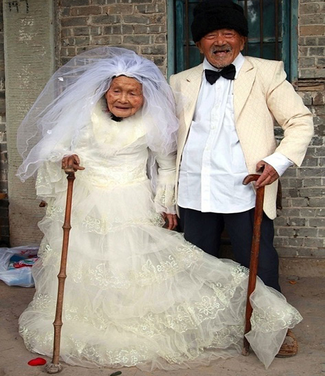 Chụp ảnh cưới đến “thổ dân“ cũng phải bật cười