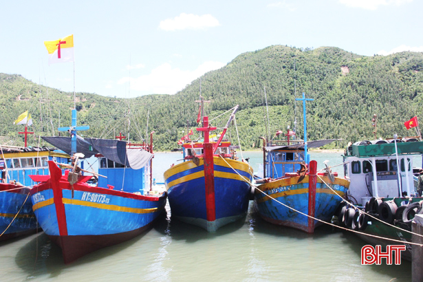 Hà Tĩnh cấp chứng nhận an toàn vệ sinh thực phẩm cho 11 tàu cá