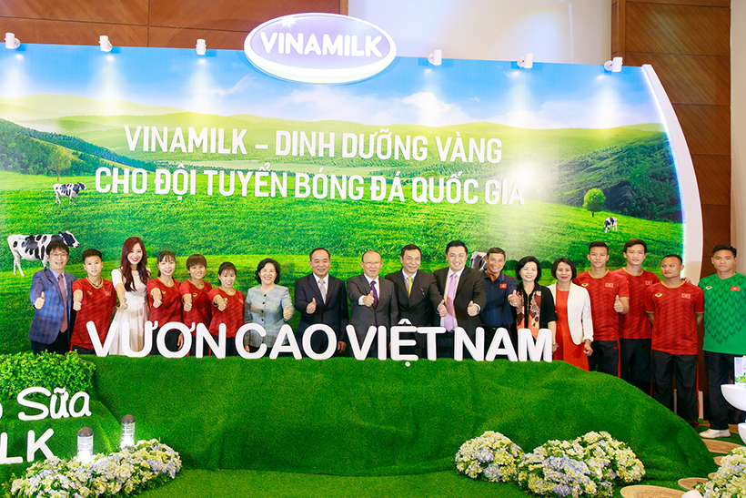 Vinamilk tài trợ chính cho các Đội tuyển Bóng đá quốc gia Việt Nam 