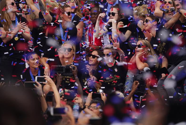 Tuyển nữ Mỹ diễu hành mừng chức vô địch World Cup 2019