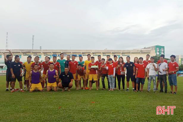 Hội CĐV Hà Tĩnh tại miền Nam: Tiếp sức cho đội bóng quê nhà “làm khách”