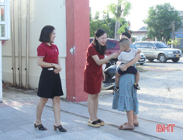 Các trường học ở Hà Tĩnh siết chặt quy trình quản lý, đưa đón học sinh