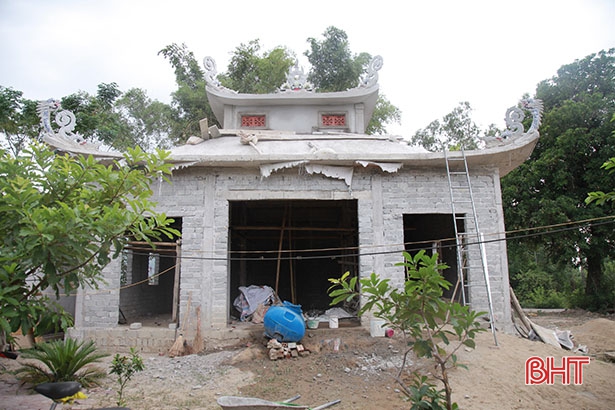 Cả xóm góp tiền phục dựng ngôi đền 500 năm tuổi ở Hà Tĩnh