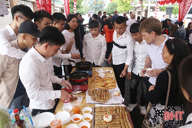 Lễ hội Bia Oktoberfest của CHLB Đức lần đầu diễn ra tại Hà Tĩnh