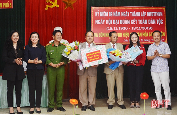 Lãnh đạo Hà Tĩnh chung vui đại đoàn kết với người dân phường Đậu Liêu