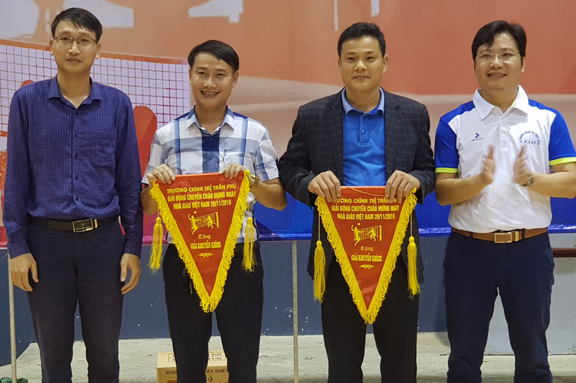 Hấp dẫn Giải Bóng chuyền mừng ngày 20/11 ở Trường Chính trị Trần Phú