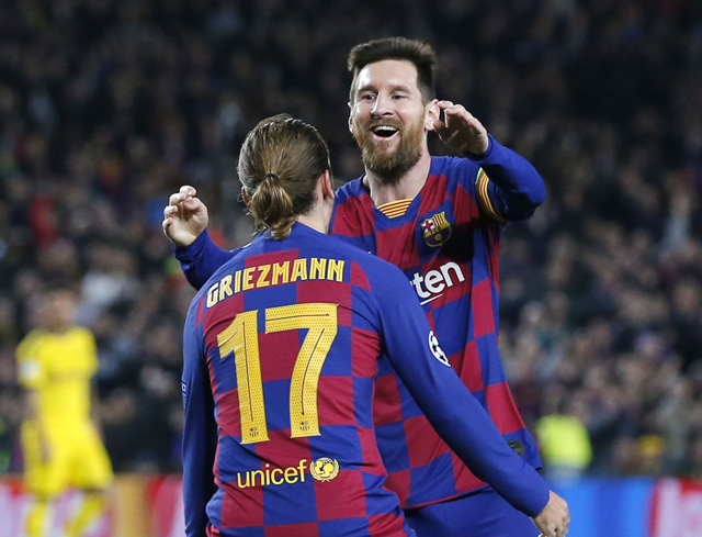Vượt Ronaldo, Messi lập kỷ lục mới trong trận đấu thứ 700 cho Barca