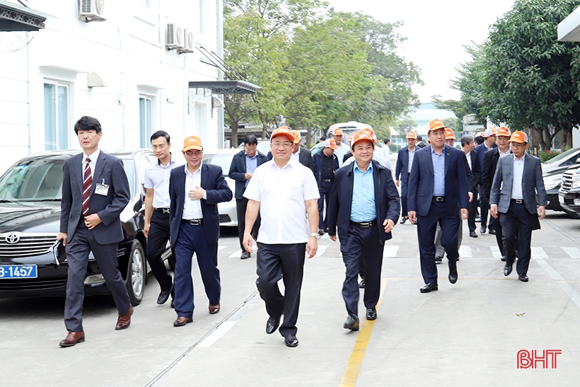 Lãnh đạo Hà Tĩnh tìm hiểu phát triển cụm công nghiệp, làng nghề của Thủ đô Hà Nội