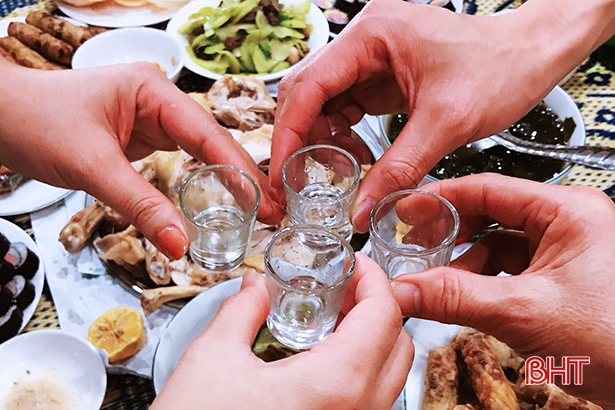 Văn hóa uống rượu của người Việt cần được kế tục một cách chuẩn mực