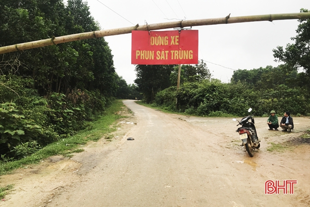 Vũ Quang: Chủ trại lợn xây hố sát trùng ngay trên huyện lộ 3