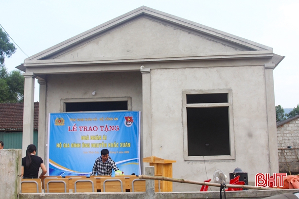 Trại giam Xuân Hà hỗ trợ xây nhà nhân ái cho gia đình khó khăn