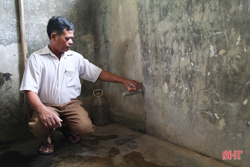 Trời không mưa, người dân ốc đảo Hồng Lam quay quắt vì thiếu nước sinh hoạt