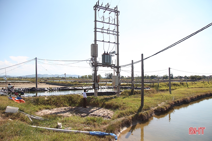 Hạ tầng lưới điện “làm khó” người dân ở khu nuôi trồng thuỷ sản Bãi Rào