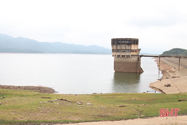 Các hồ chứa ở Hà Tĩnh vẫn “đói nước” sau đợt mưa lớn