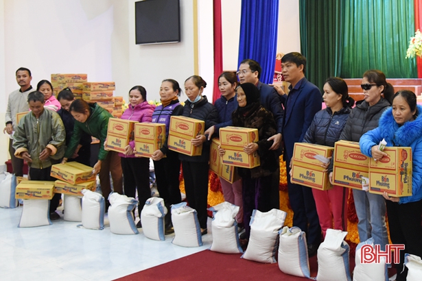 Tặng 80 suất quà cho người khiếm thị ở Lộc Hà