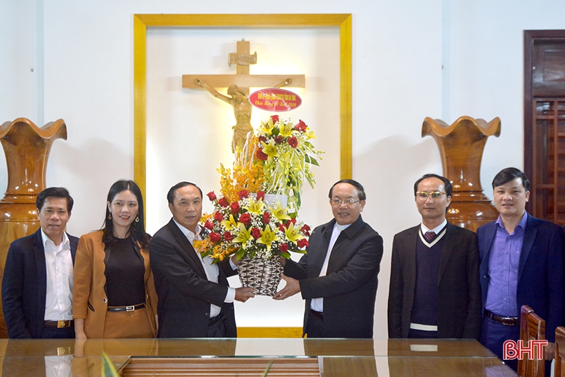 Trưởng ban Tổ chức Tỉnh ủy Hà Tĩnh chúc mừng Giáo hạt Can Lộc