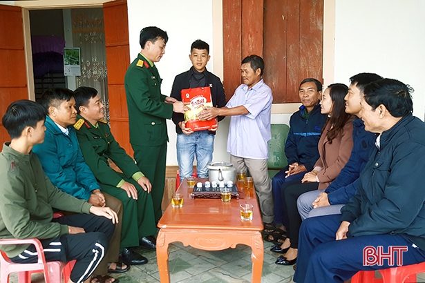 “Đến từng ngõ, gõ từng nhà” để nâng cao chất lượng tuyển quân ở Hà Tĩnh