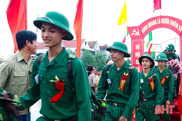 “Đến từng ngõ, gõ từng nhà” để nâng cao chất lượng tuyển quân ở Hà Tĩnh