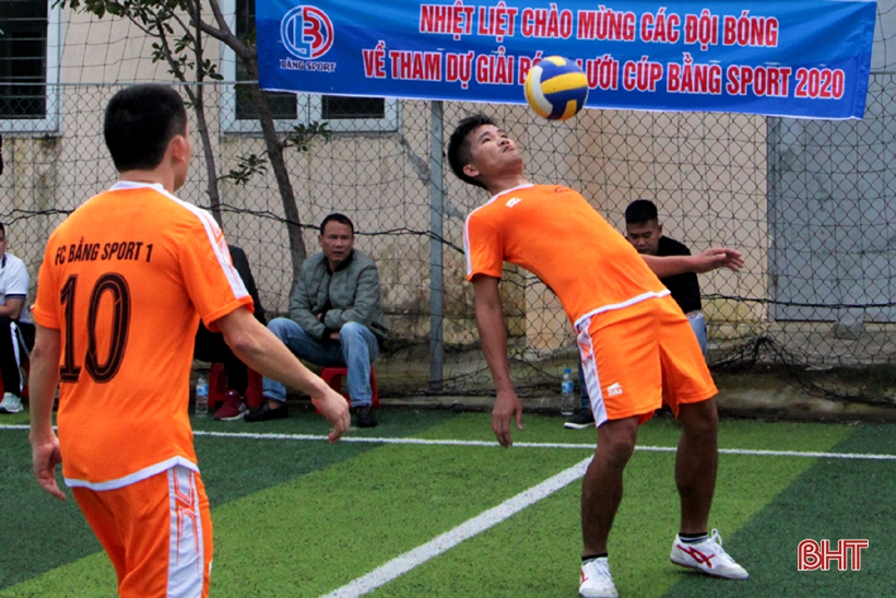 Bóng đá qua lưới: Môn thể thao “lạ” thu hút giới trẻ Hà Tĩnh