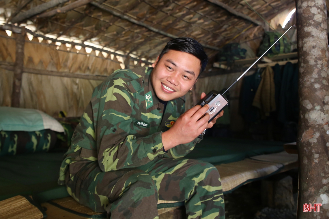 Chiến sỹ biên phòng Hà Tĩnh xuyên rừng tuần tra ngăn dịch Covid-19
