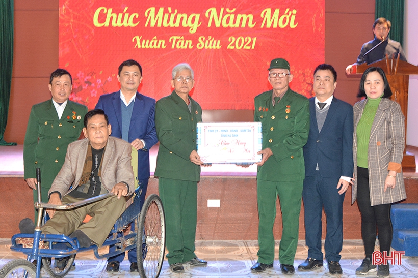 Lãnh đạo Hà Tĩnh chúc tết các trung tâm chăm sóc, điều dưỡng thương binh ở Nghệ An