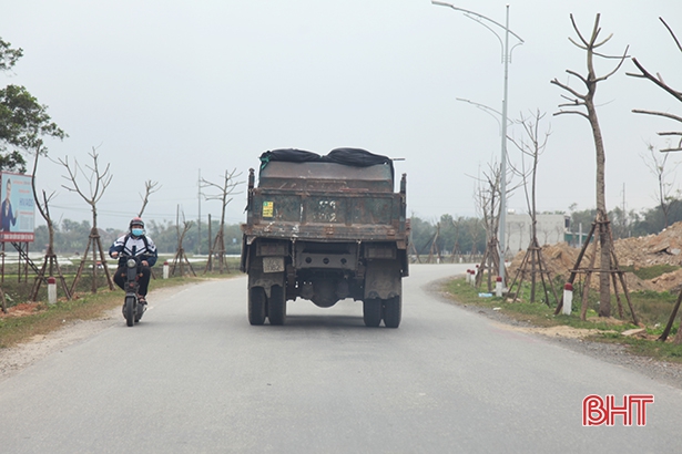 Gần 4.000 ô tô quá hạn đăng kiểm ở Hà Tĩnh (bài 1): Mối nguy trên những cung đường