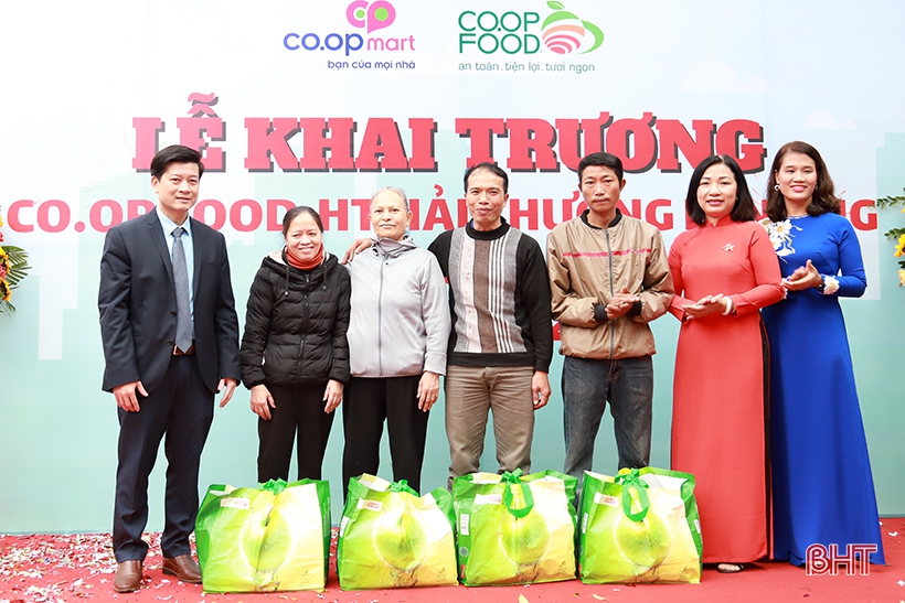 Khai trương cửa hàng thực phẩm Co.op Food đầu tiên tại Hà Tĩnh